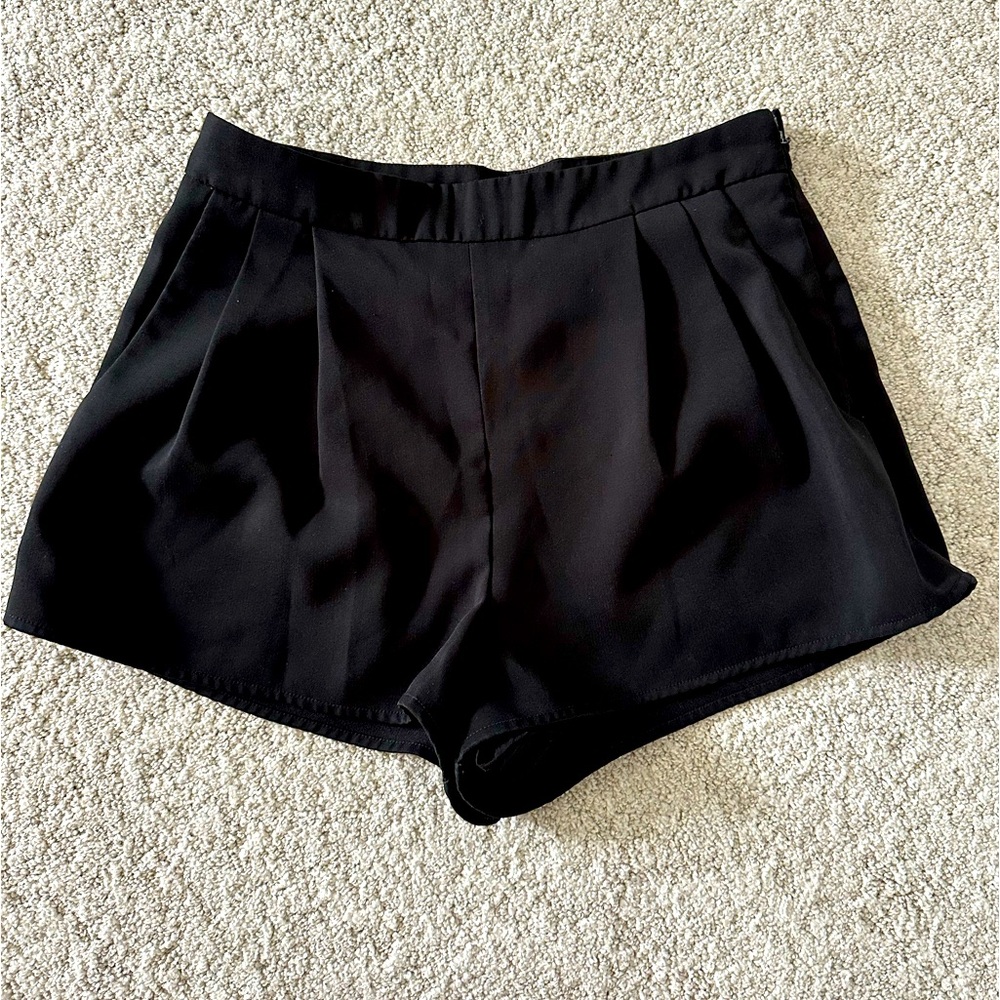 Tobi black dressy shorts w pockets